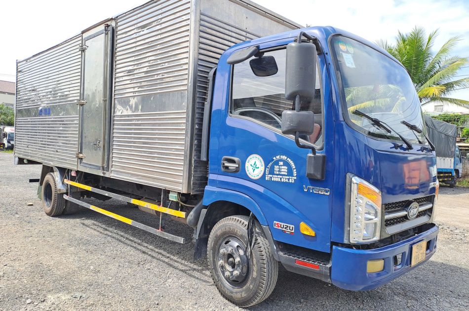 VEAM đời 2022  Tải 1.8 tấn thùng kín 6m