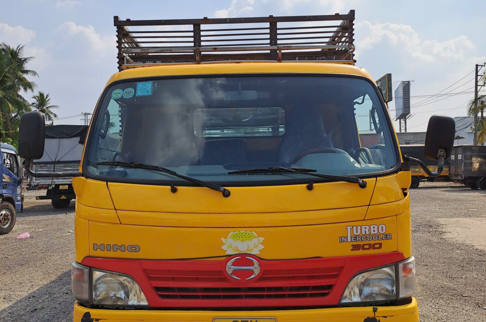 Hino tải 3 tấn, thùng 5m3