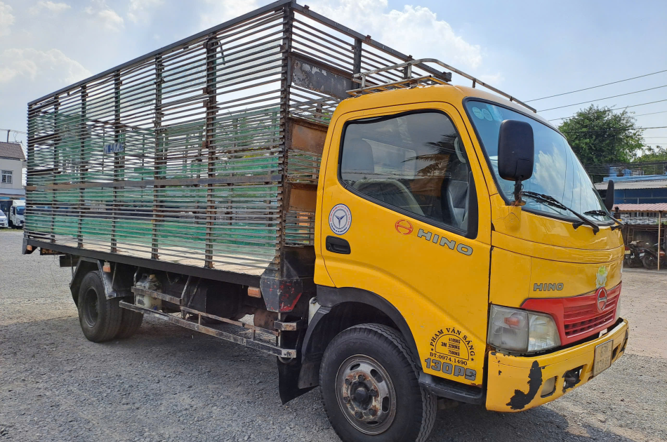Hino tải 3 tấn, thùng 5m3