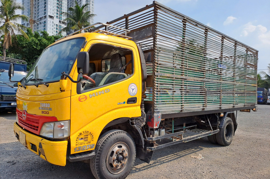 Hino tải 3 tấn, thùng 5m3