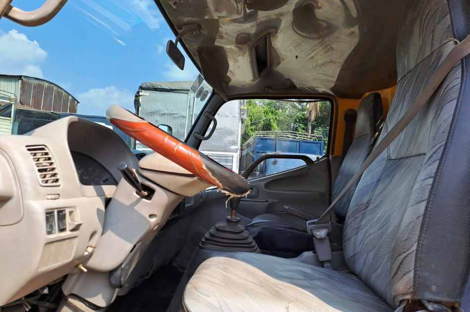 Hino tải 3 tấn, thùng 5m3