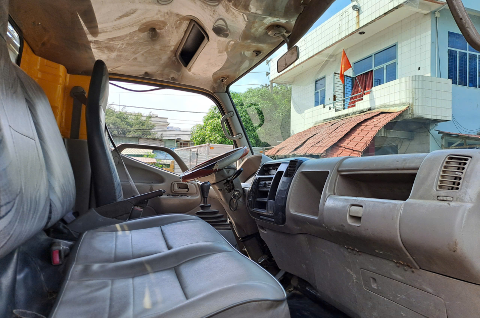 Hino tải 3 tấn, thùng 5m3