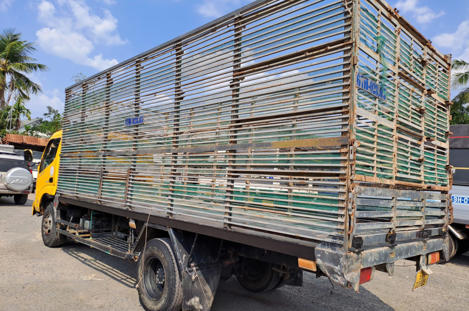 Hino tải 3 tấn, thùng 5m3