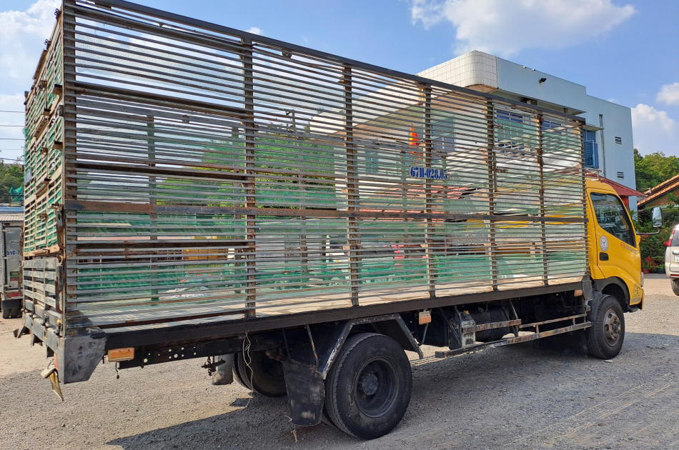 Hino tải 3 tấn, thùng 5m3